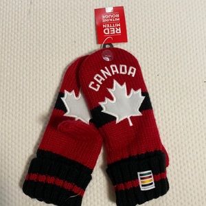 NWT red mittens